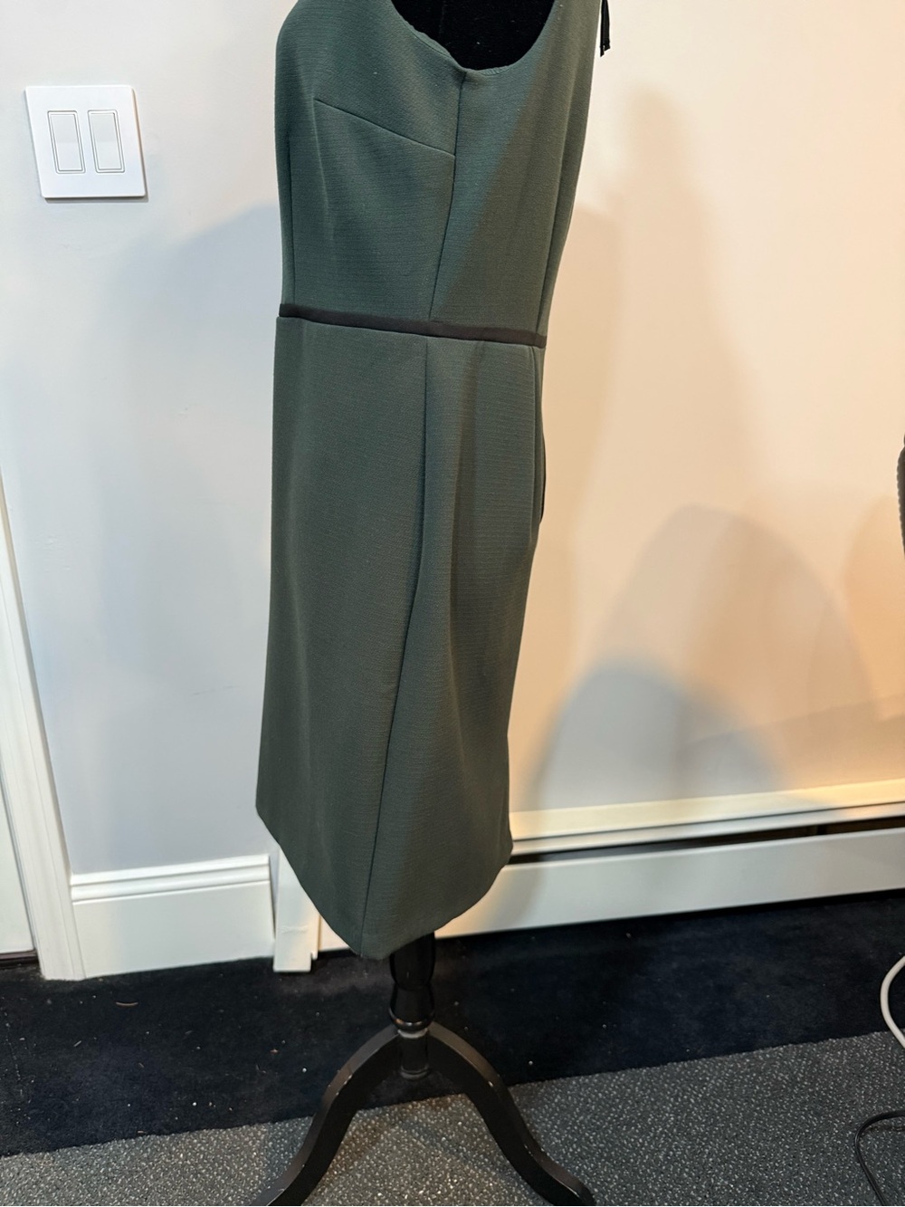 Ann Taylor Loft Forest Green/Black Accent Tailored Sheath Dress(Size 8P) - Picture 4 of 11